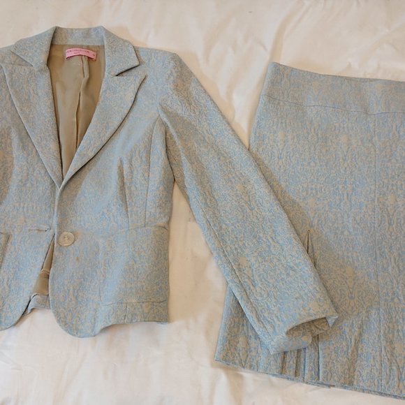 View Collection Suit - Picture 4 of 4